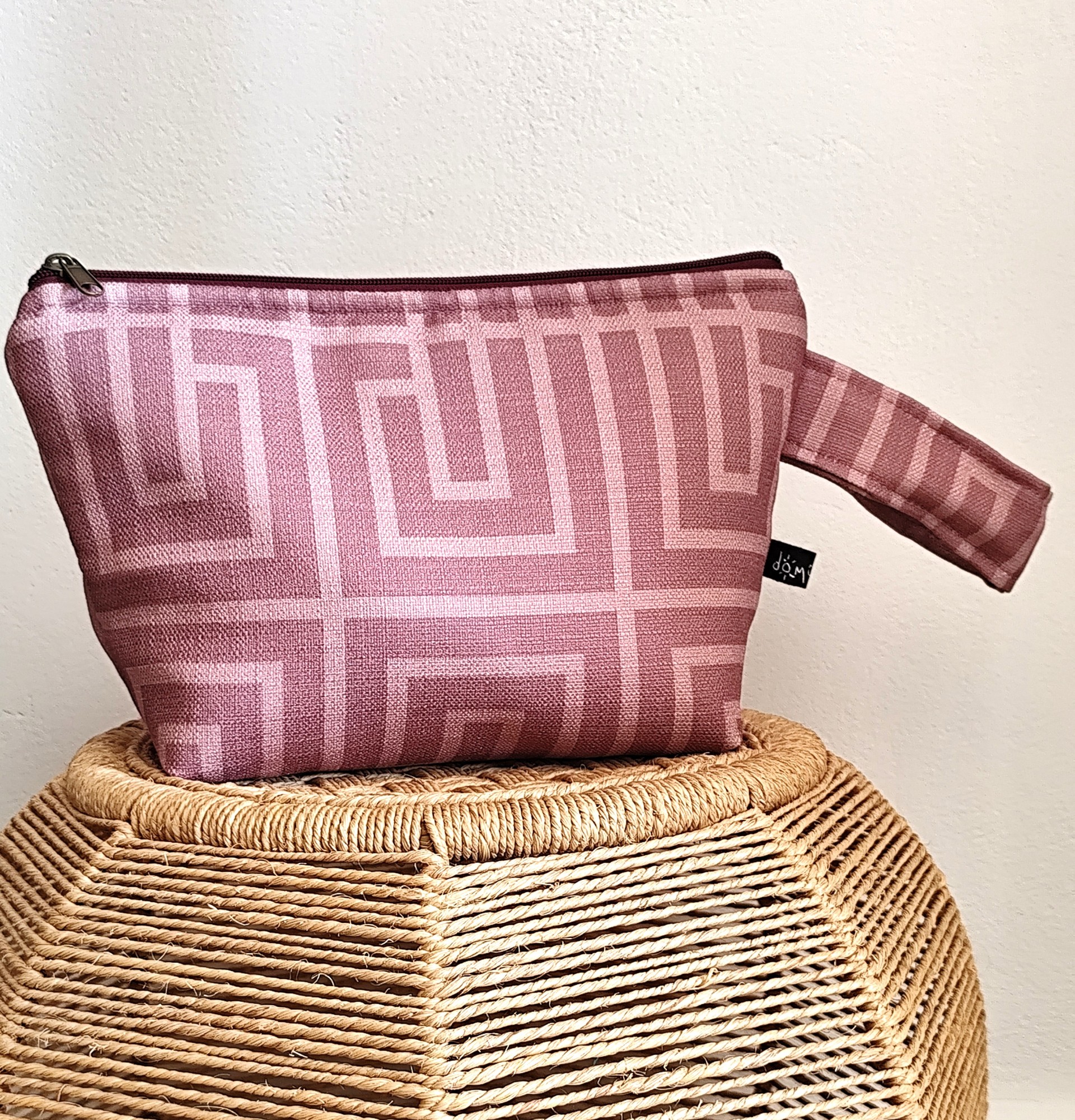 Geometric – Dusty Pink Pouch Bag Medium